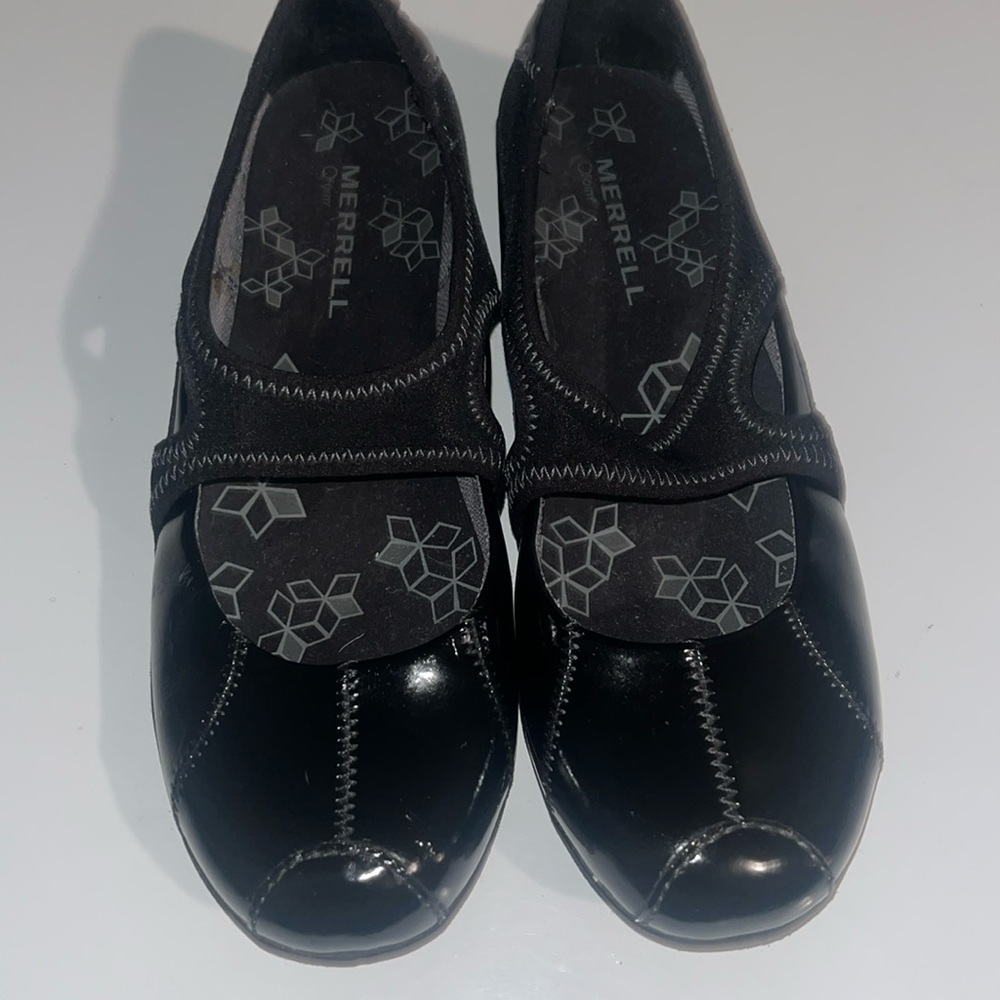 3/$15. Ladies MERRELL Shoes 6